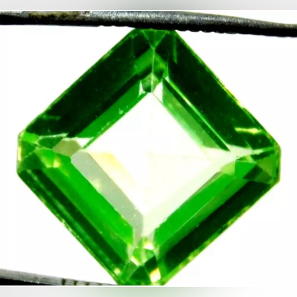 Unterated Natural 8.05 Cts. green peridot emerald Loose Gemstone - Picture 2 of 4